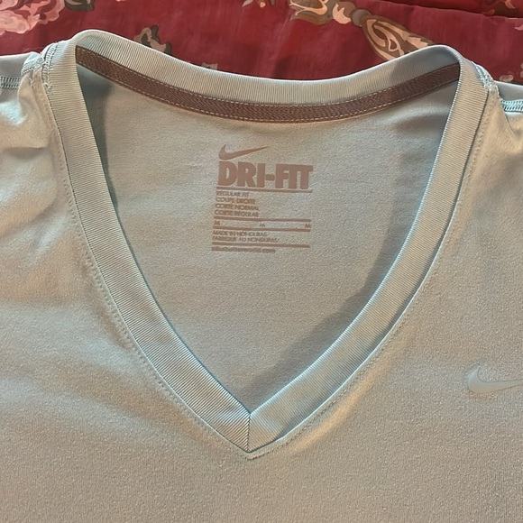 ☄️2 for $14 Sale💫Nike Dri-Fit Short Sleeve V Neck T-Shirt, Sz M Regular Fit - Picture 4 of 10